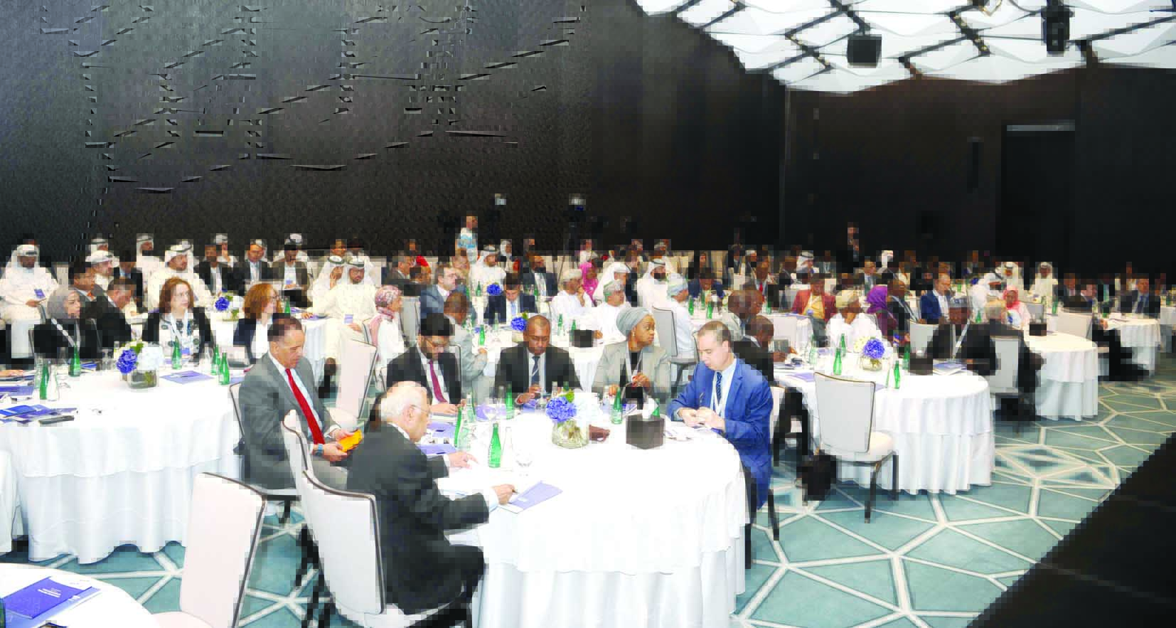 جانب من الحضور	(تصوير طارق عزالدين)