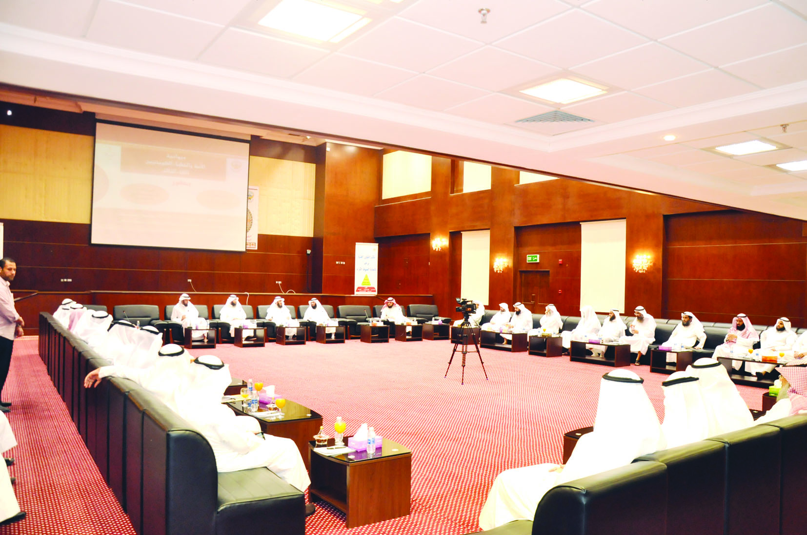 جانب من الحضور 