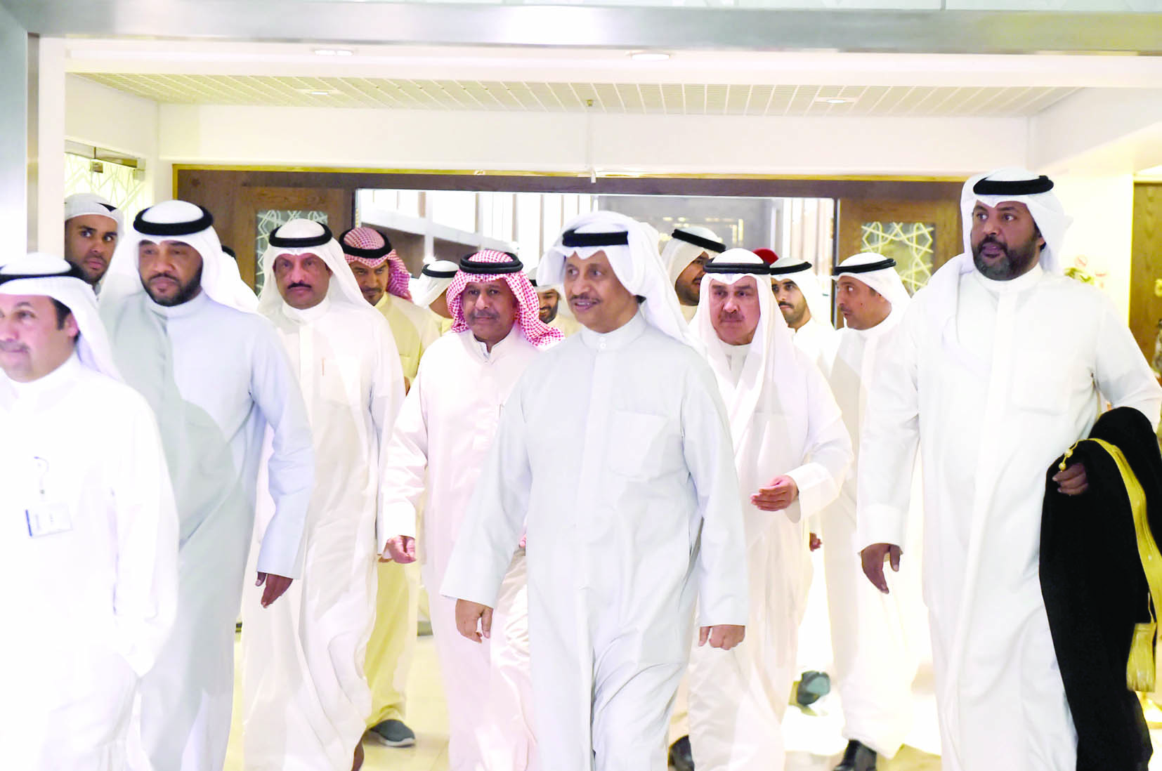 المبارك لدى مغادرته المجلس