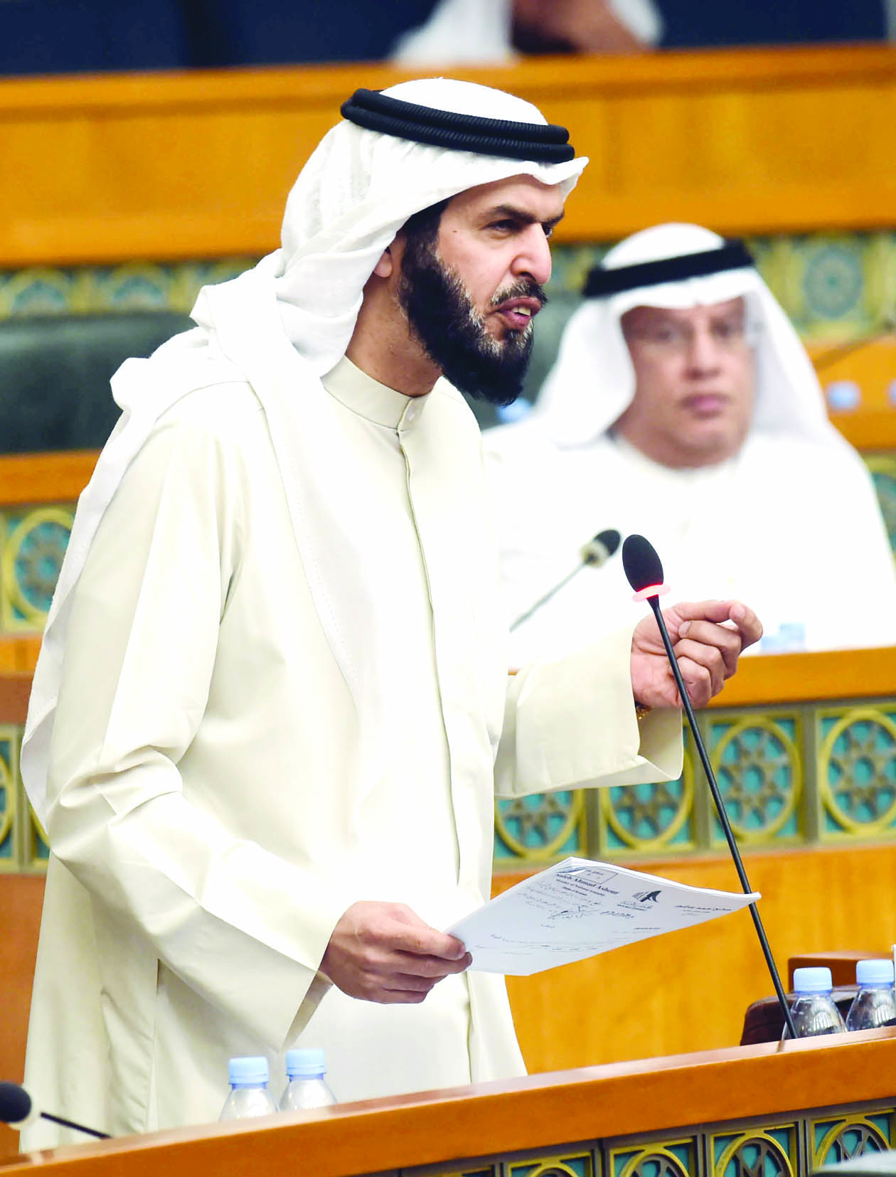 ... والدمخي معارضاً