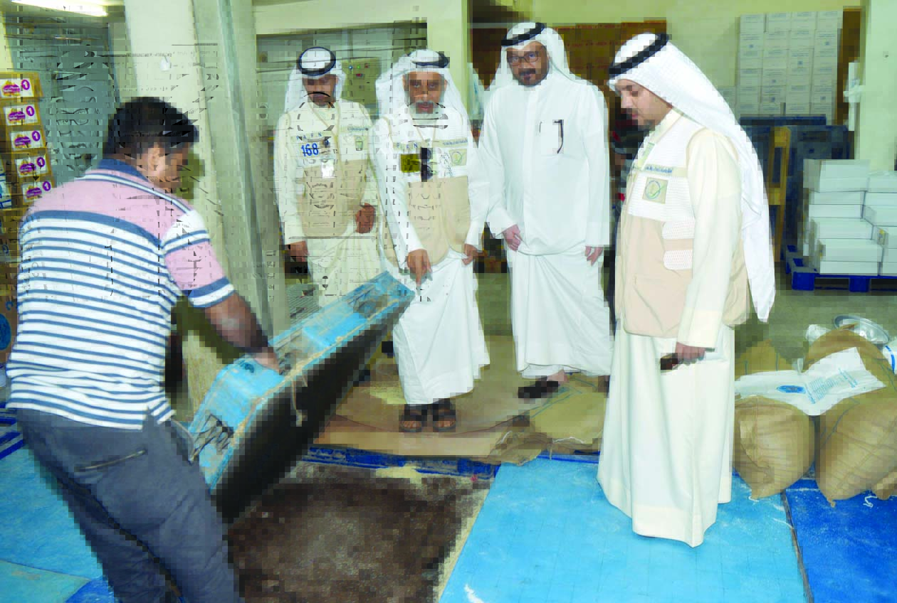 مخالفة فرع تموين بعد اكتشاف حشرات تحت «طبلية» تخزين المواد الغذائية