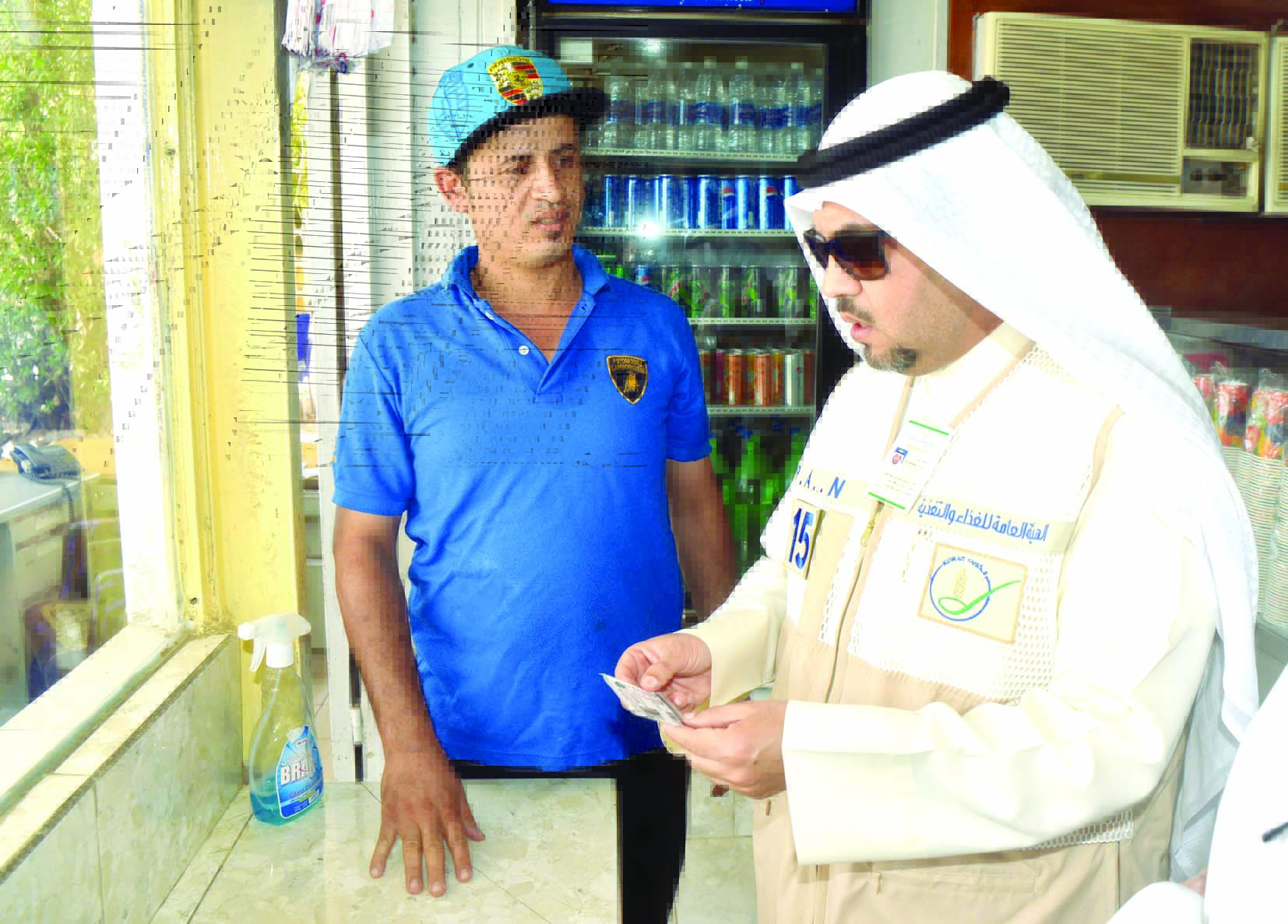 تدقيق على بيانات أحد العمال