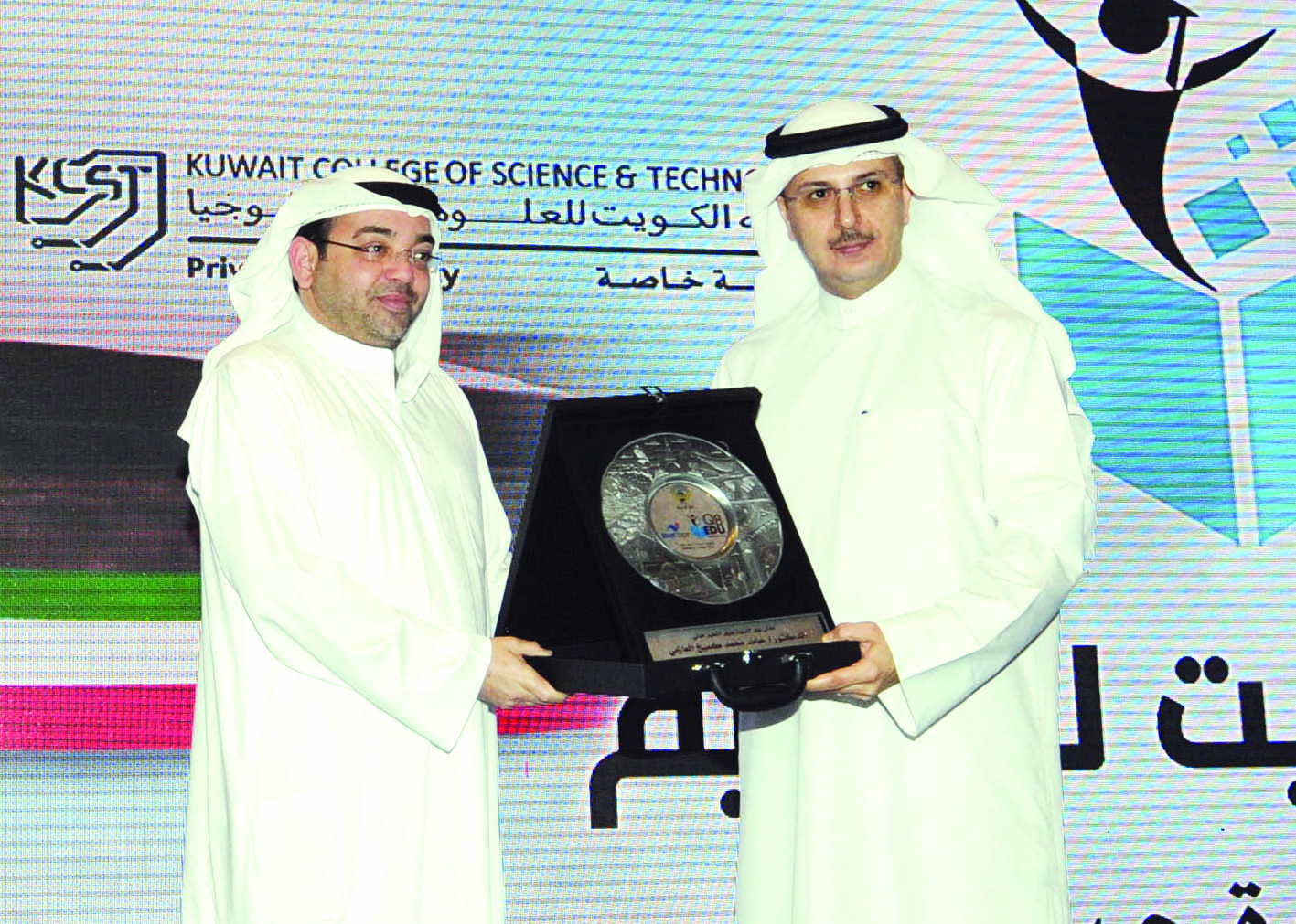 تكريم ممثل راعي الملتقى