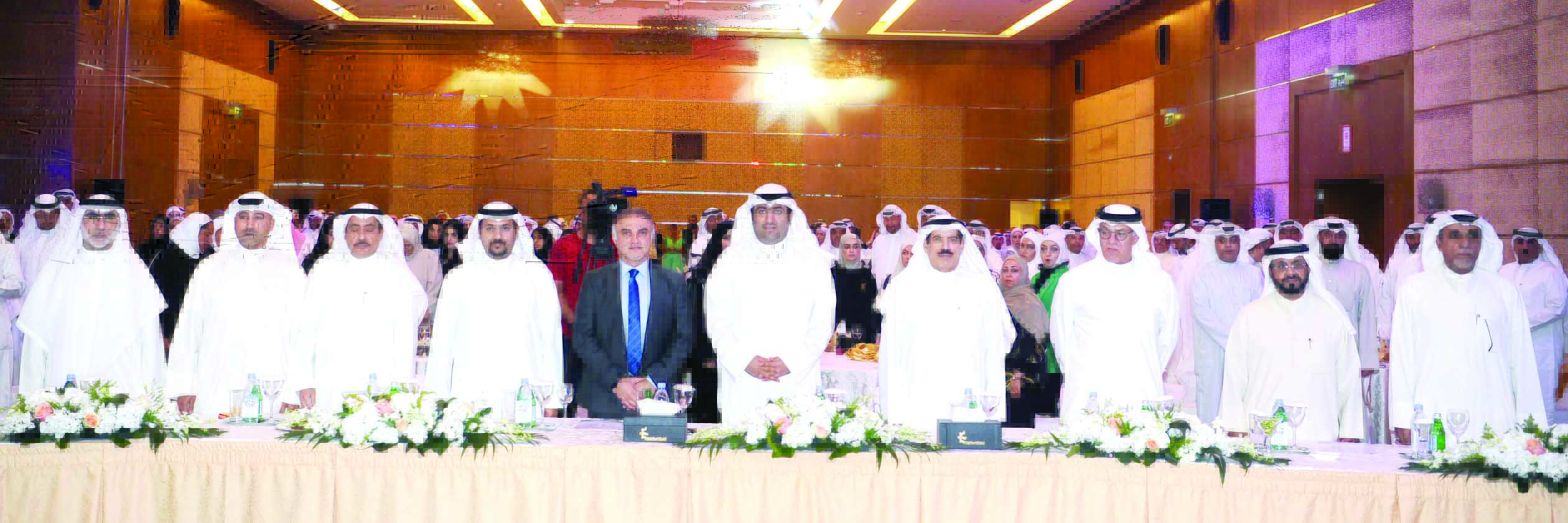 u0627u0644u0631u0648u0636u0627u0646 u0648u062au0642u064a u0648u0643u0628u0627u0631 u0627u0644u062du0636u0648u0631           t         (u062au0635u0648u064au0631 u0637u0627u0631u0642 u0639u0632u0627u0644u062fu064au0646)