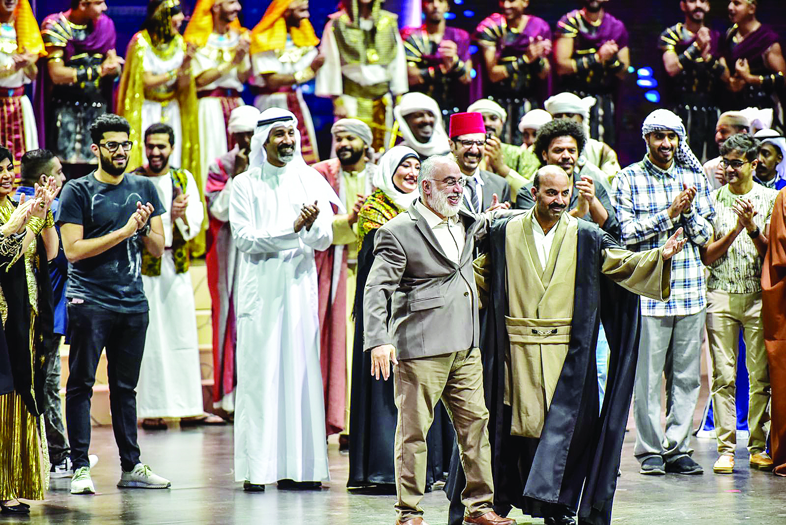 عبدالله عبدالرسول وطارق العلي يحييان الجمهور