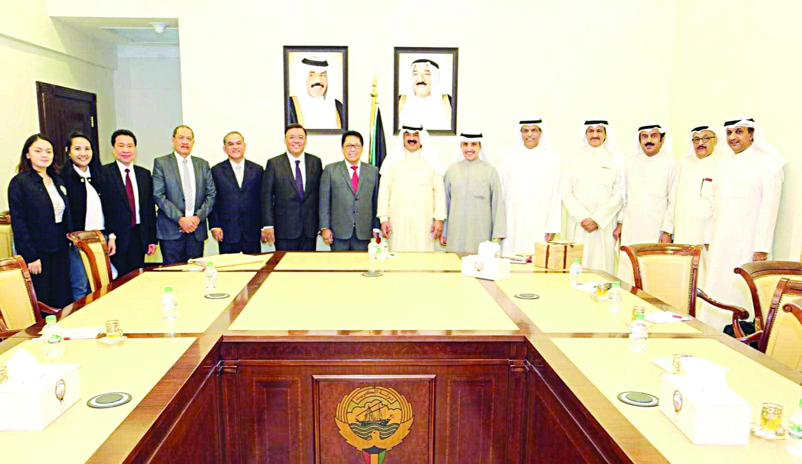  الوفد الفيلبيني مع الجارالله ومسؤولي «الخارجية»