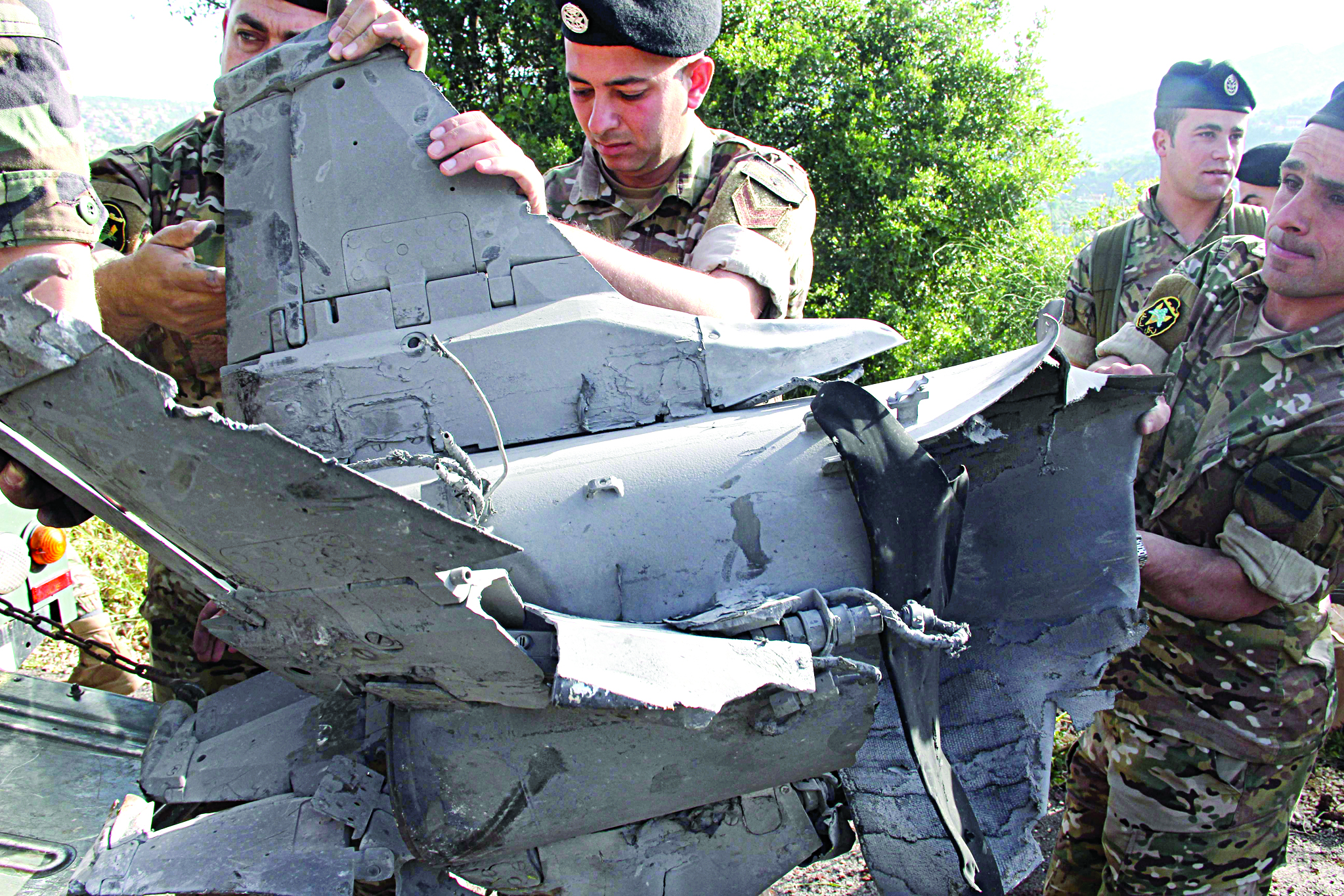 u0639u0646u0627u0635u0631 u0645u0646 u0627u0644u062cu064au0634 u0627u0644u0644u0628u0646u0627u0646u064a u064au0639u0627u064au0646u0648u0646 u0628u0642u0627u064au0627 u0635u0627u0631u0648u062e u0633u0642u0637 u0641u064a u0628u0644u062fu0629 u0627u0644u0647u0628u0627u0631u064au0629 u062cu0646u0648u0628 u0644u0628u0646u0627u0646 u0628u0639u062f u062cu0648u0644u0629 u0627u0644u0627u0634u062au0628u0627u0643 u0627u0644u0625u064au0631u0627u0646u064a - u0627u0644u0625u0633u0631u0627u0626u064au0644u064a u0641u064a u0633u0648u0631u064au0629 t(u0627 u0641 u0628)