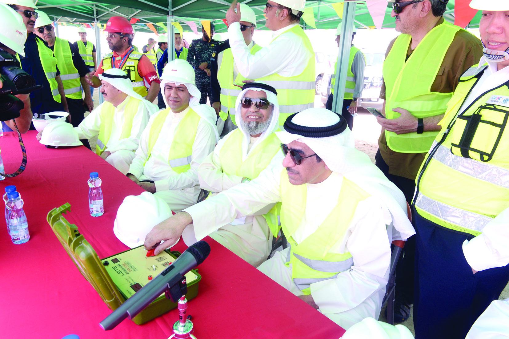 u0627u0644u0648u0642u064au0627u0646 u064au0636u063au0637 u0639u0644u0649 u0632u0631 u0627u0644u062au0641u062cu064au0631t (u062au0635u0648u064au0631 u0632u0643u0631u064au0627 u0639u0637u064au0629)