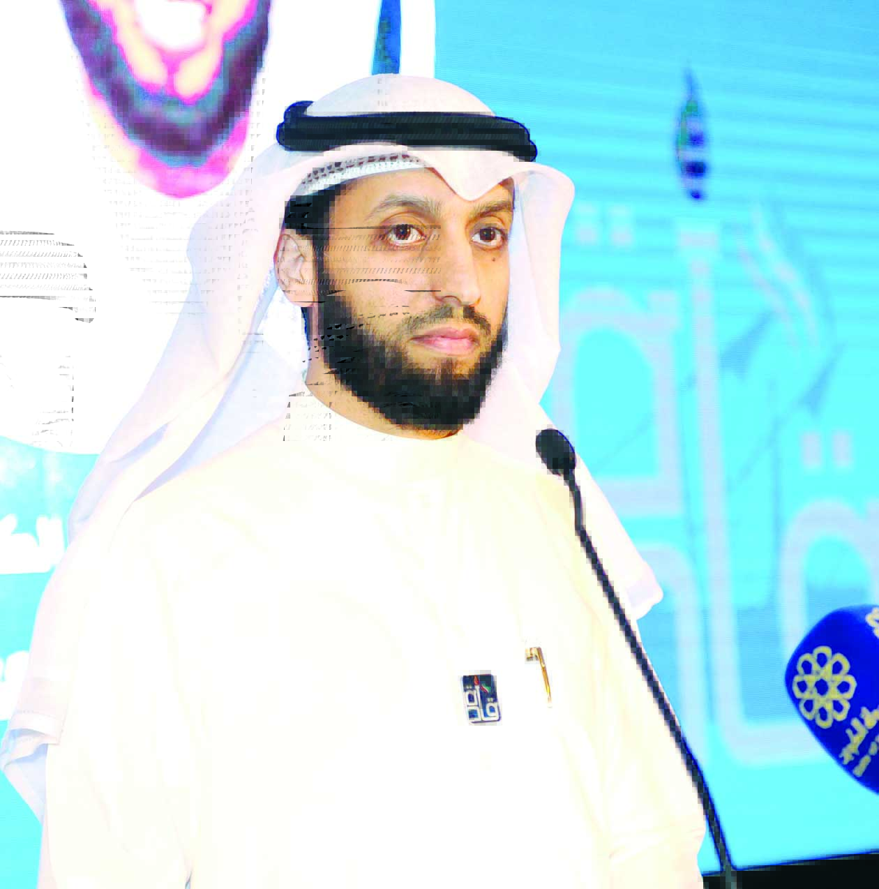 العجمي متحدثاً في الحفل