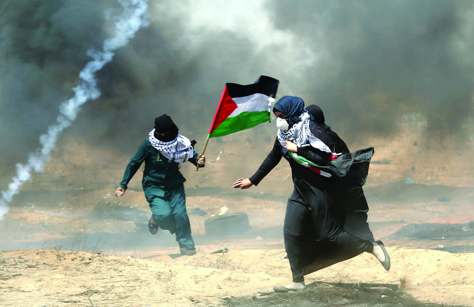 u0641u0644u0633u0637u064au0646u064au062au0627u0646 u062au0647u0631u0628u0627u0646 u0645u0646 u0642u0646u0627u0628u0644 u0627u0644u063au0627u0632 u0627u0644u0625u0633u0631u0627u0626u064au0644u064au0629 u0634u0631u0642 u063au0632u0629 t(u0631u0648u064au062au0631u0632)