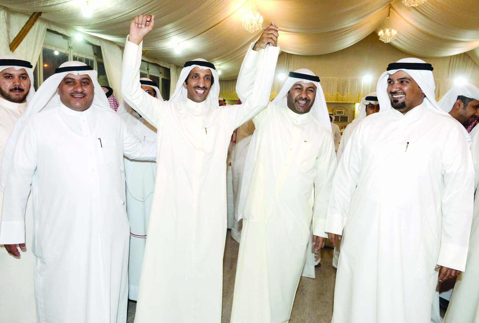 محمد الرقيب فرحاً بالفوز في الدائرة السابعة	(تصوير زكريا عطية)