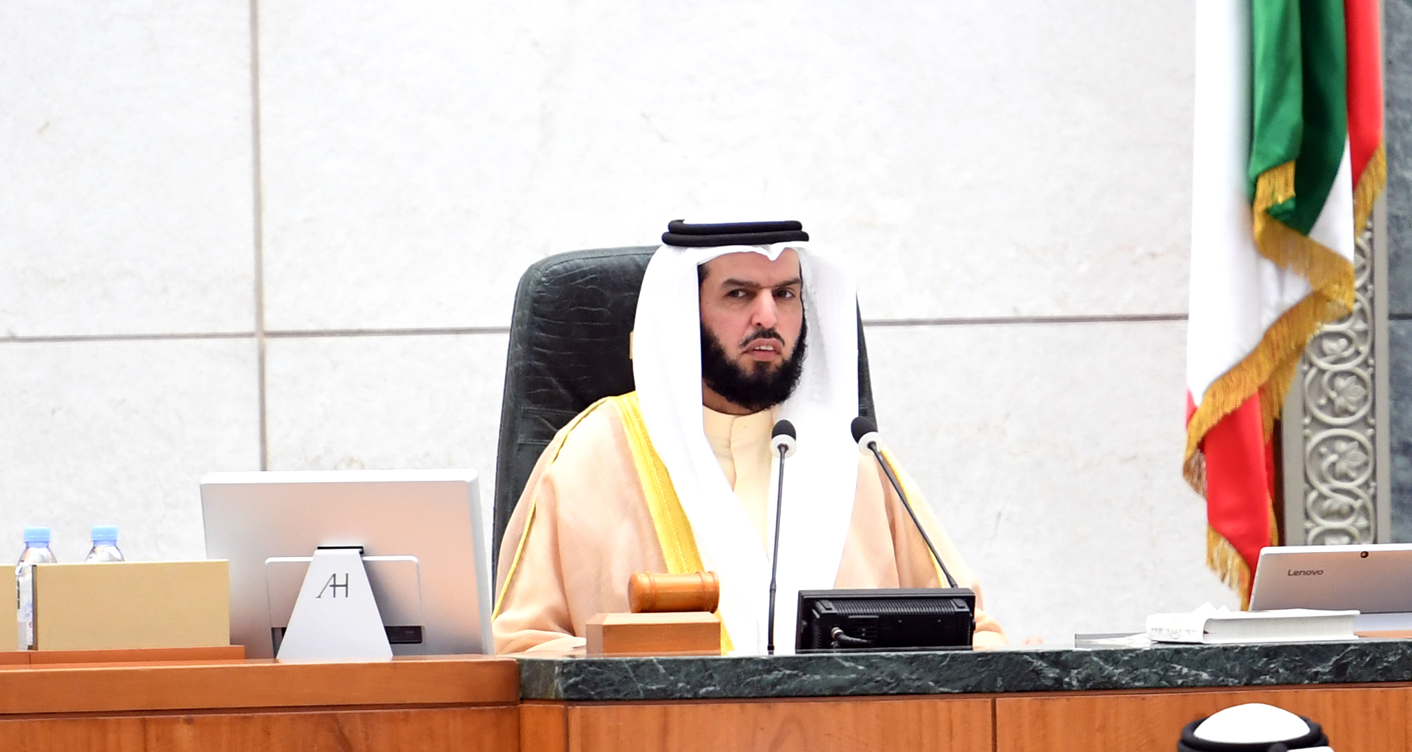 الدمخي ترأس الجلسة في بدايتها 