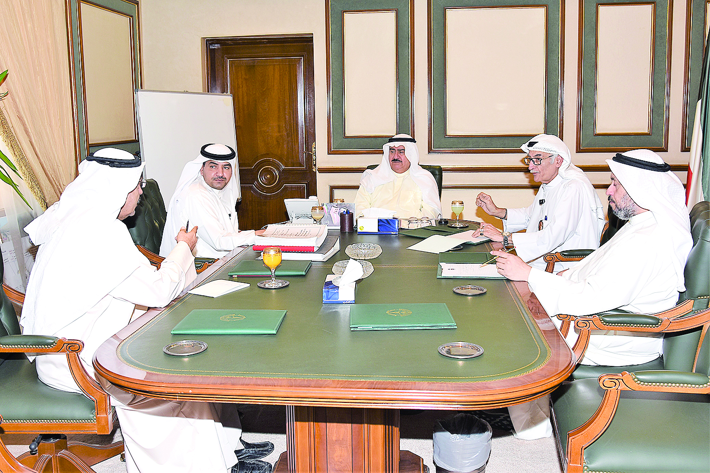 u0627u0644u0645u0647u0646u0627 u0645u062cu062au0645u0639u0627 u0645u0639 u0645u0633u0624u0648u0644u064a u0628u0644u062fu064au0629 u0627u0644u0639u0627u0635u0645u0629