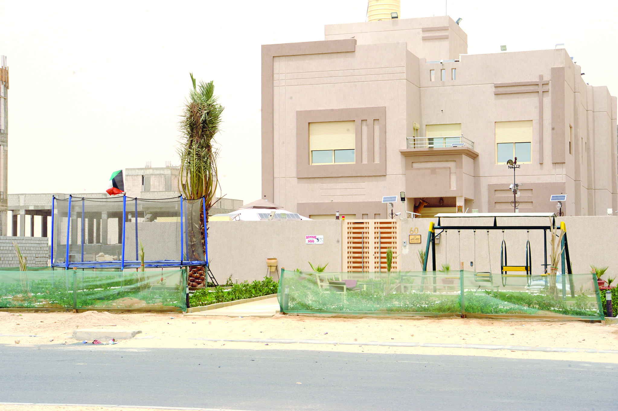 بيوت حديثة بلا خدمات