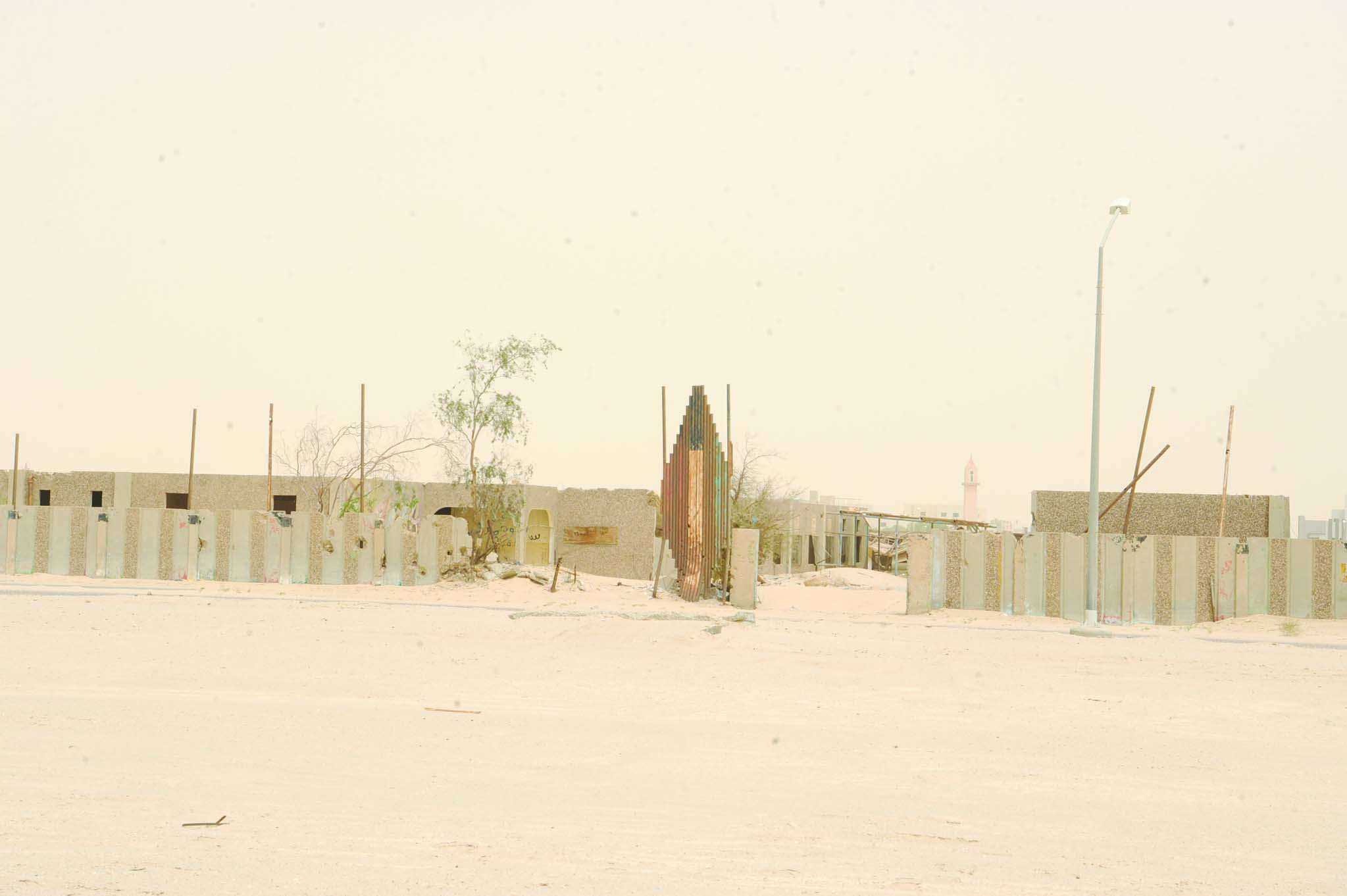 مدرسة مهجورة منذ الغزو العراقي