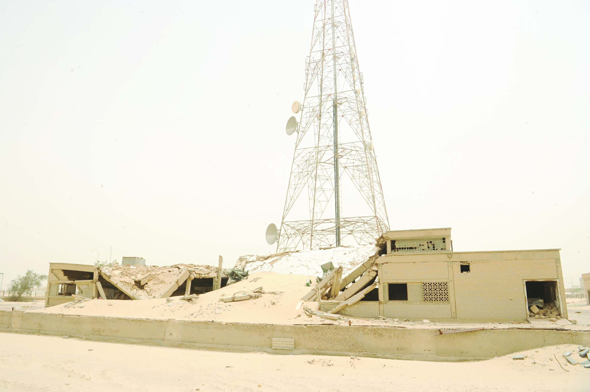 برج المواصلات وآثار القصف ما زالت باقية 