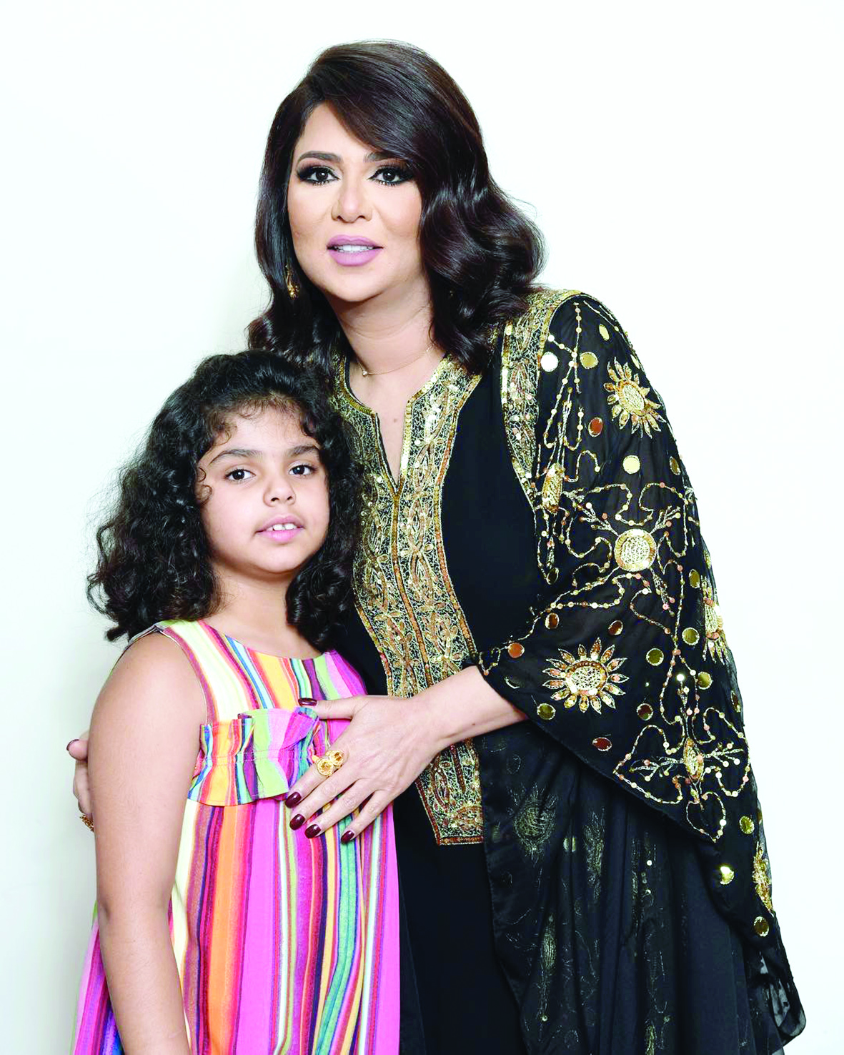 نوال وابنتها حنين في «مجموعة إنسان»