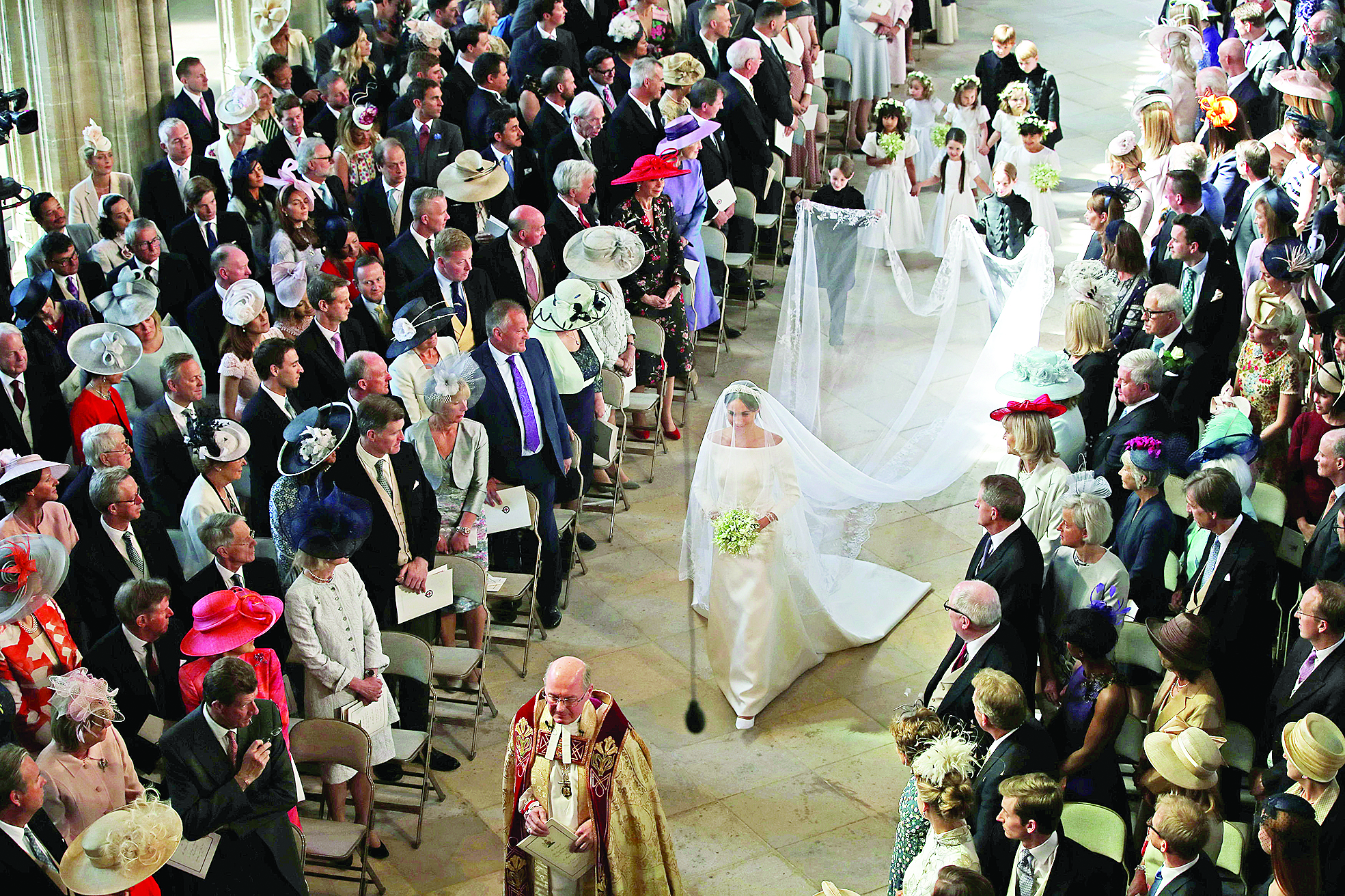  ميغان ماركل في طريقها إلى داخل الكنيسة