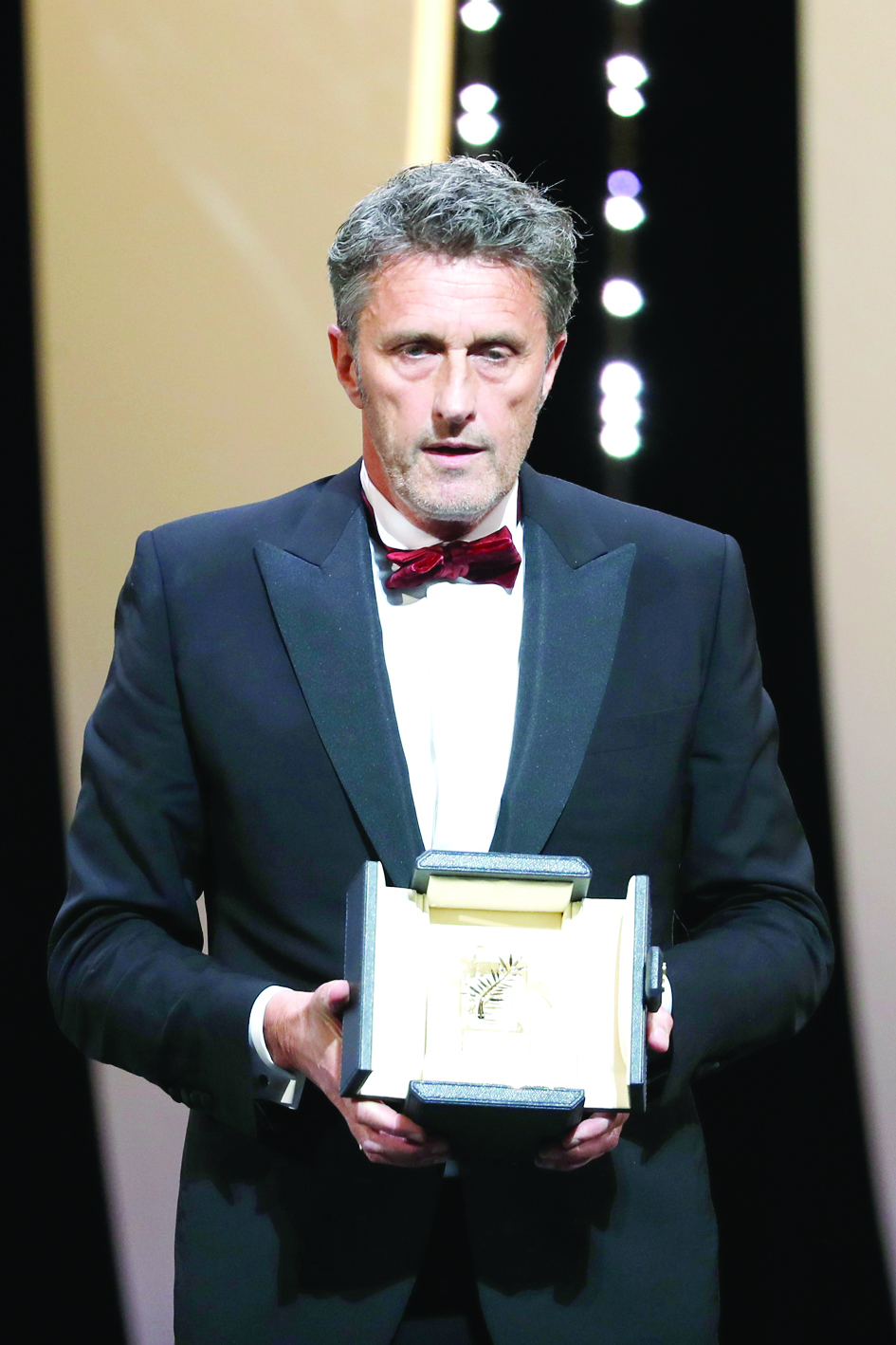 بافل بافليكوفسكي مع جائزة «أفضل مخرج»