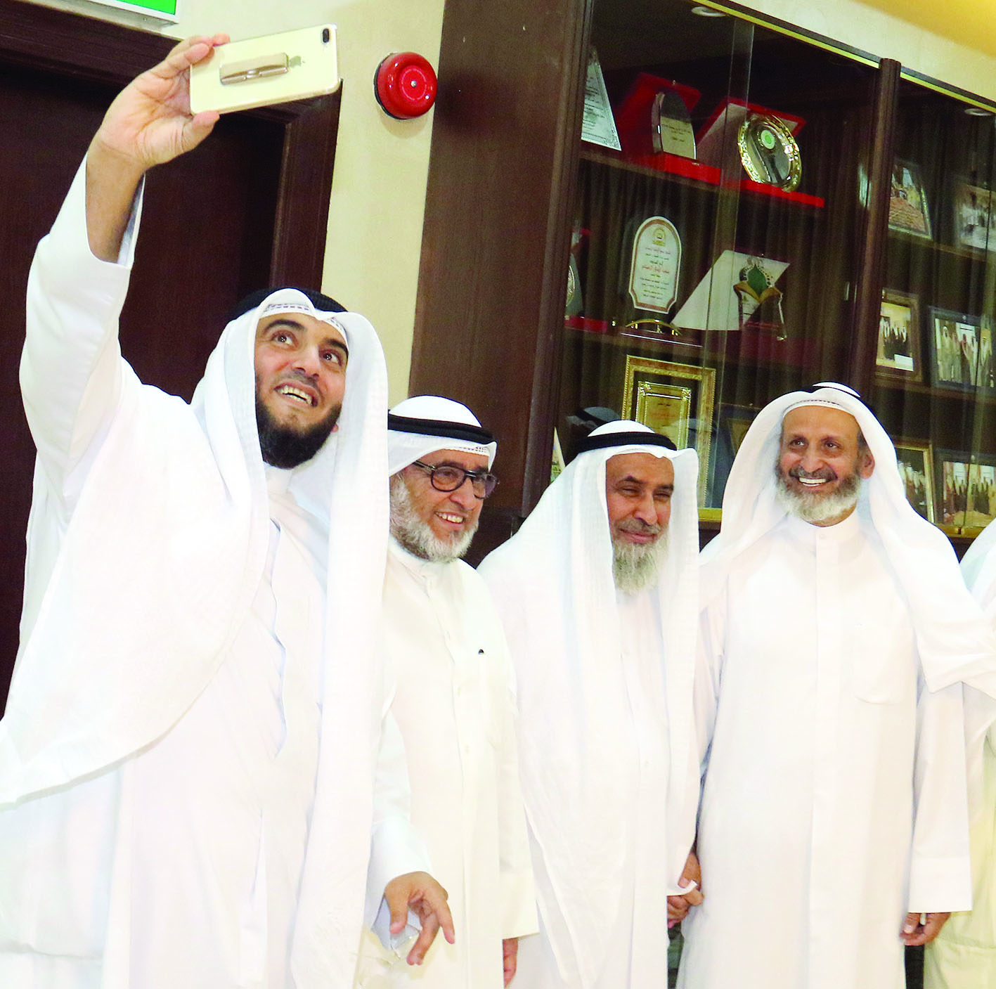 فلاح الهاجري ...و»سيلفي» مع العليم 