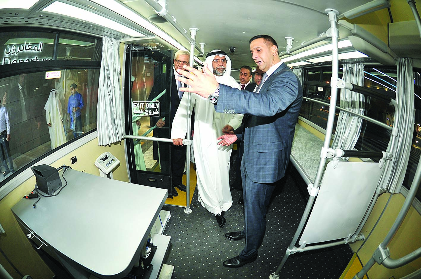 داخل إحدى الحافلات الجديدة 