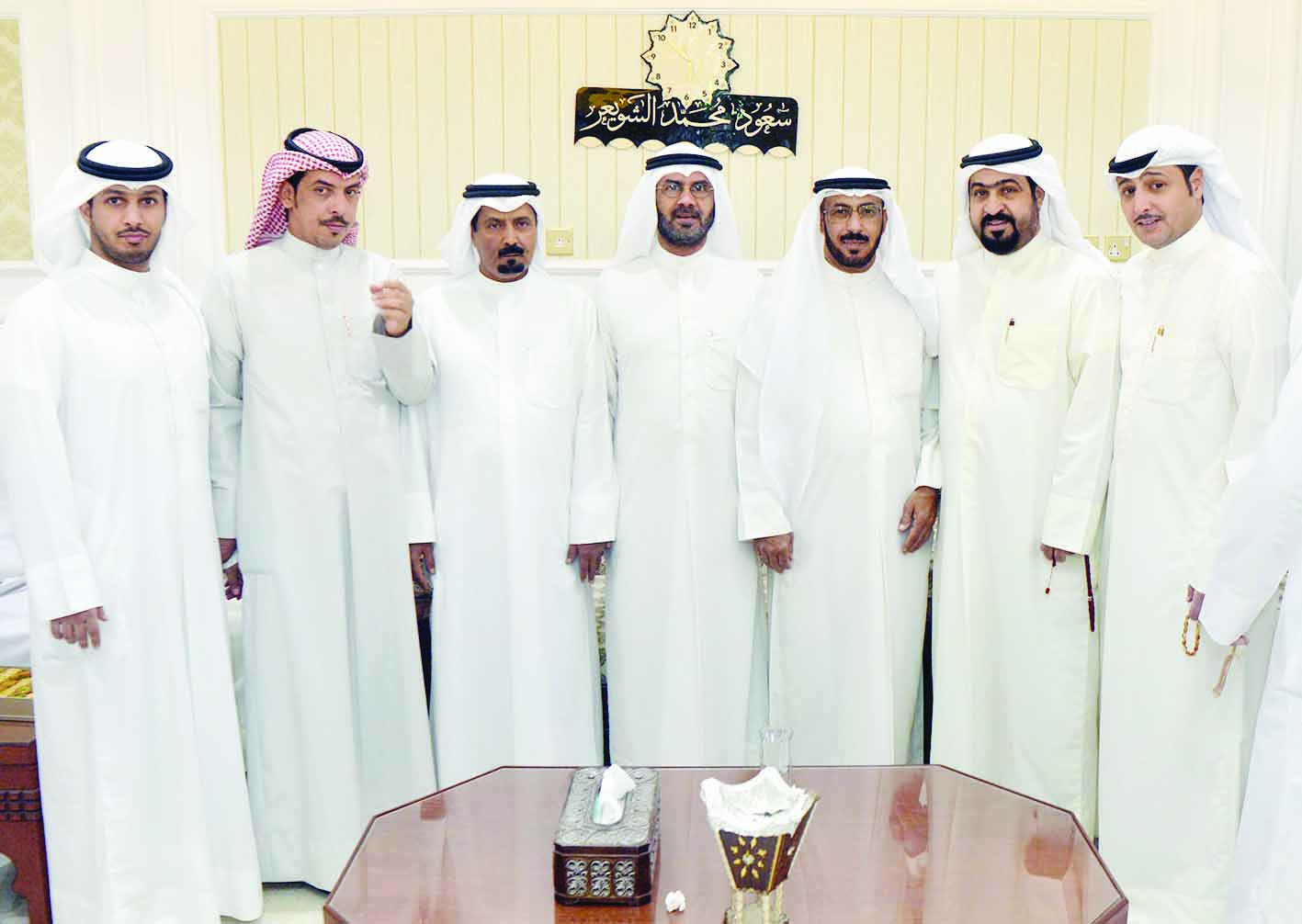 u0627u0644u0634u0648u064au0639u0631 u064au062au0648u0633u0637 u0639u062fu062fu0627 u0645u0646 u0627u0644u0645u0647u0646u0626u064au0646(u062au0635u0648u064au0631 u0646u0627u064au0641 u0627u0644u0639u0642u0644u0629)