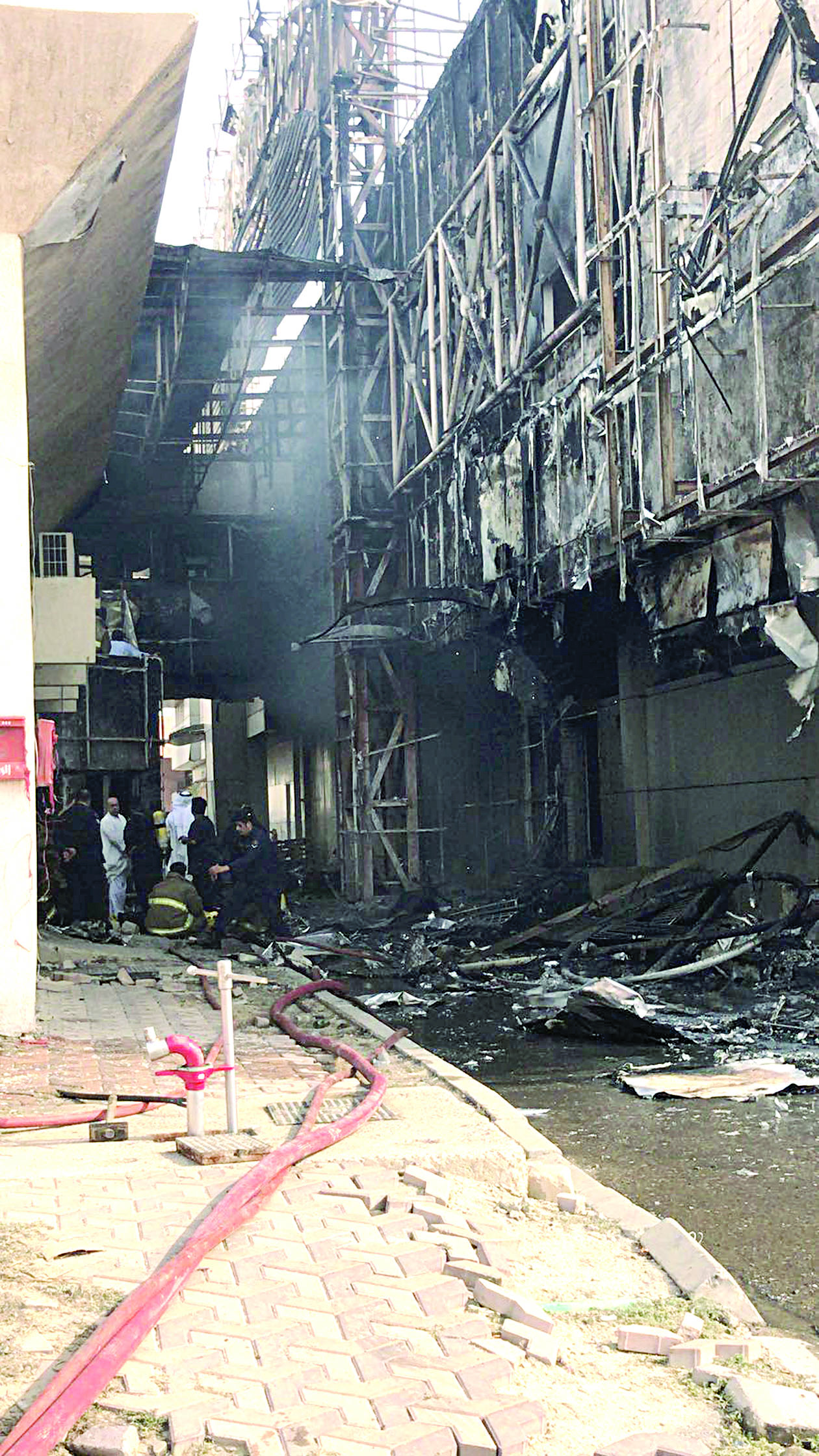 المبنى بعد احتراقه