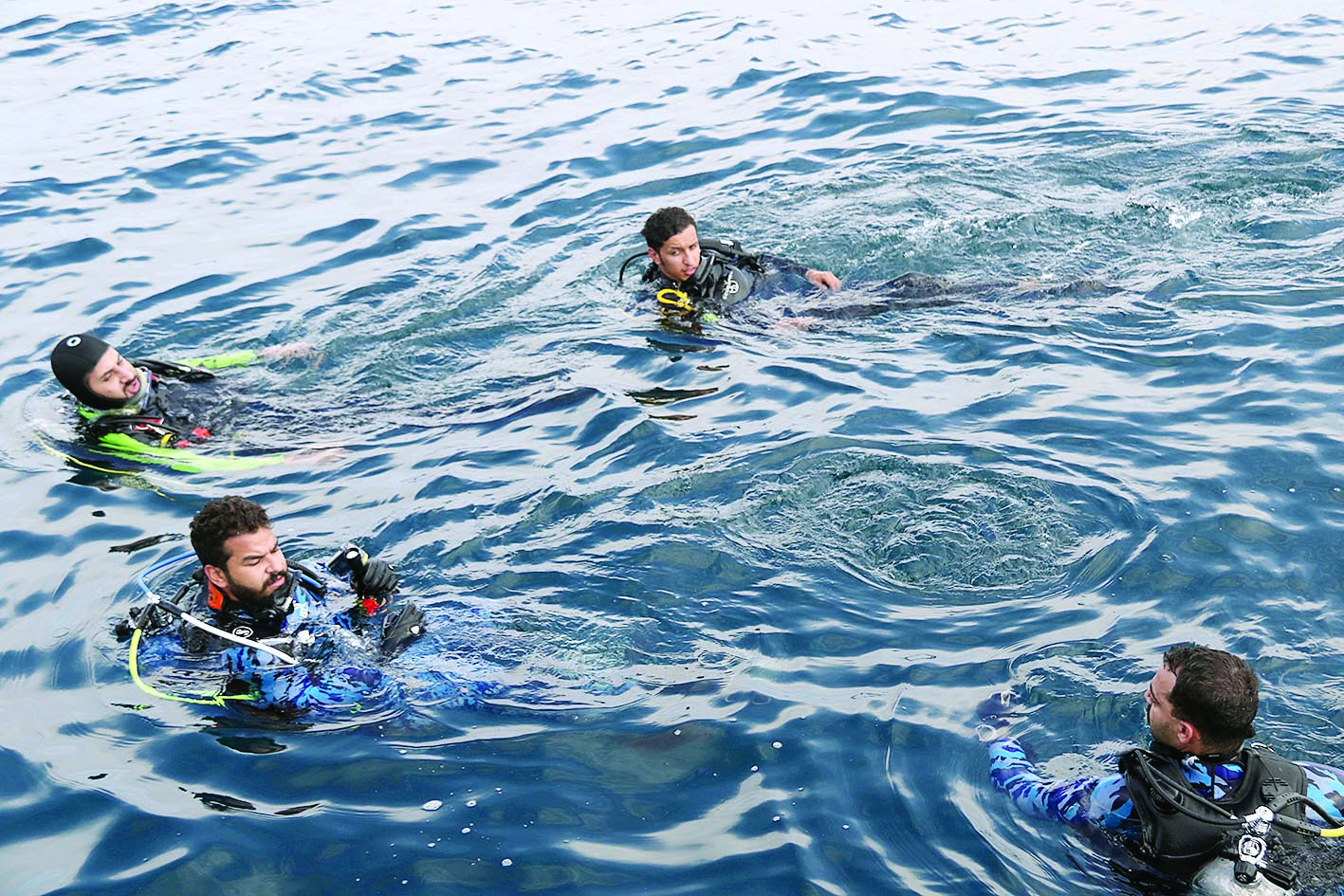 فرق الانقاذ البحري تواصل عمليات البحث 