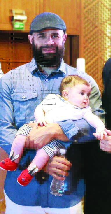 المسلم وابنه الصغير