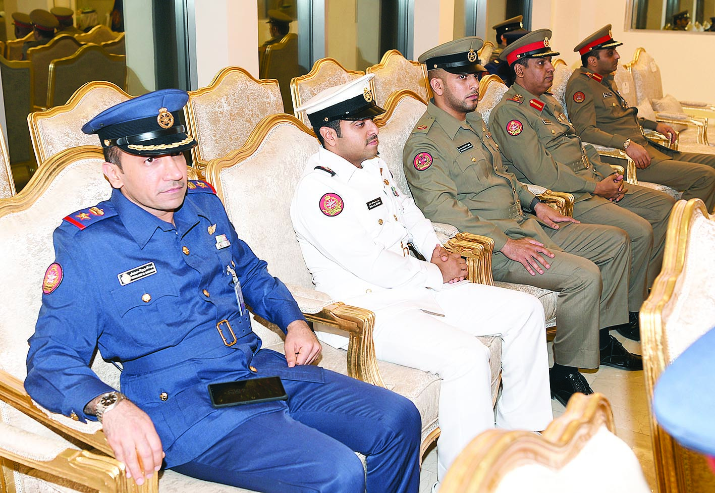 عدد من الضباط خلال حفل استقبال سمو الأمير