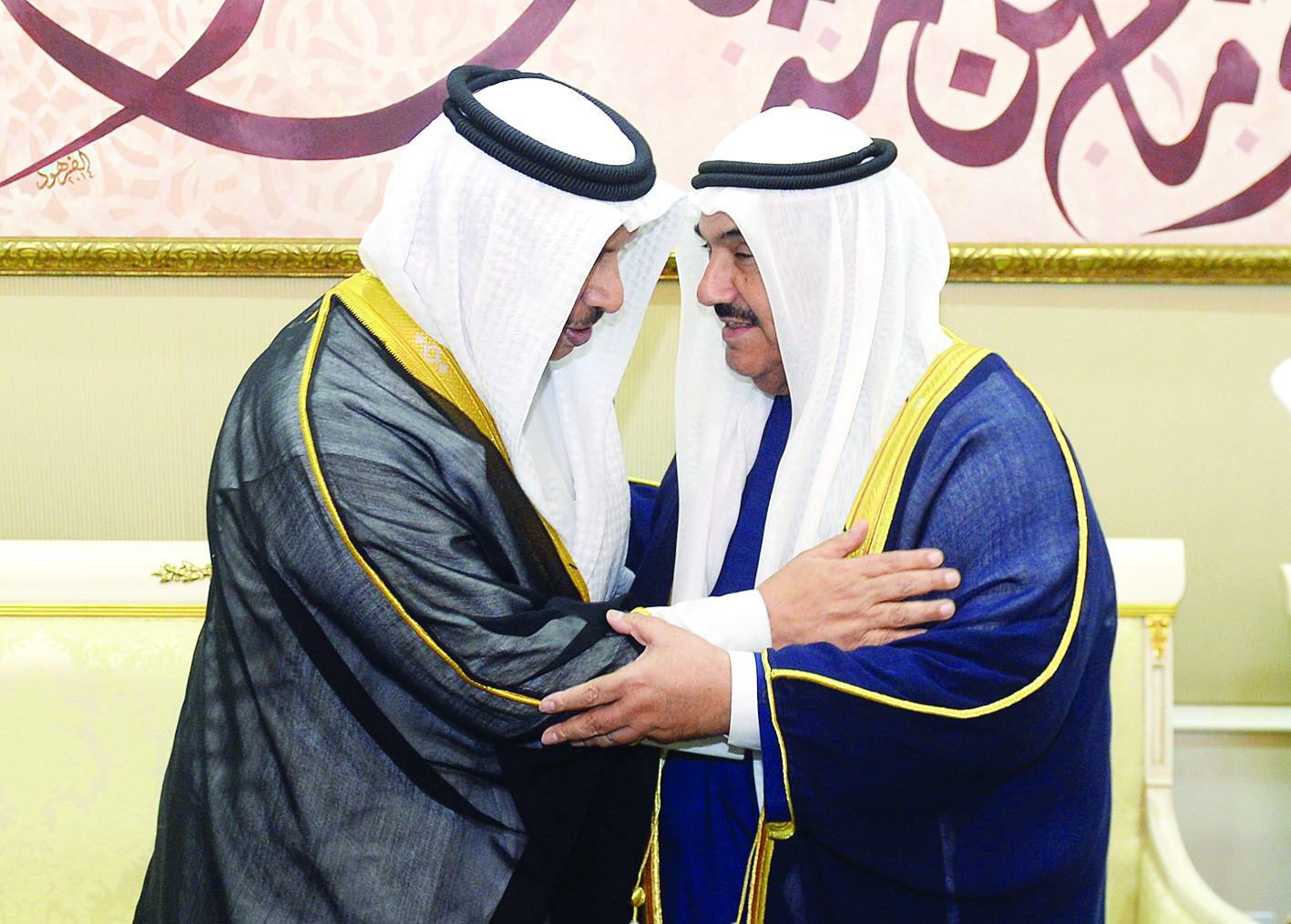 حديث بين ناصر المحمد وجابر المبارك على هامش الاستقبال