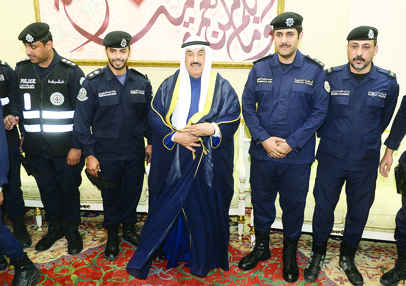 ناصر المحمد متوسطاً رائد السليمان ومحمد العجمي وغانم الرامزي ويعقوب الشراح