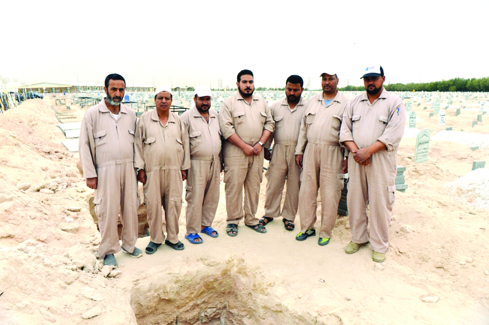 هؤلاء يهيلون علينا التراب عند الموت