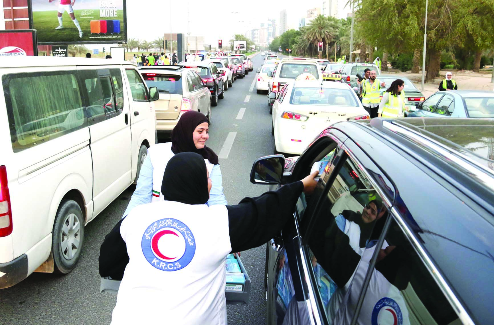 u0645u062au0637u0648u0639u062au0627u0646 u0645u0646 u0627u0644u0641u0631u064au0642 u0623u062bu0646u0627u0621 u062au0648u0632u064au0639 u0627u0644u0625u0641u0637u0627u0631 u0639u0644u0649 u0627u0644u0633u0627u0626u0642u064au0646  t                                            (u062au0635u0648u064au0631 u0623u0633u0639u062f u0639u0628u062fu0627u0644u0644u0647) 