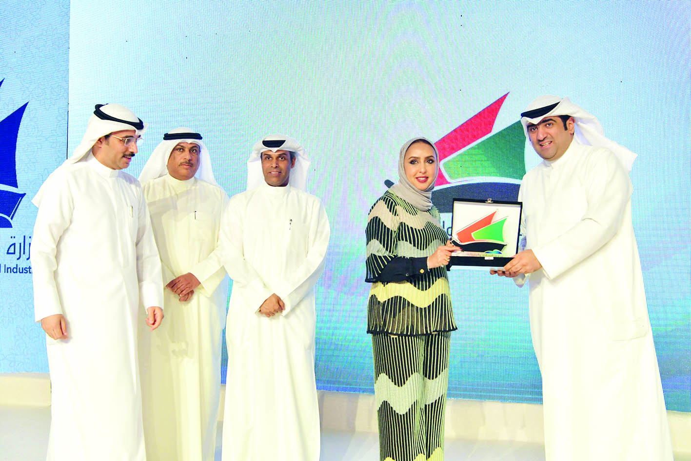 تكريم إحدى المميزات