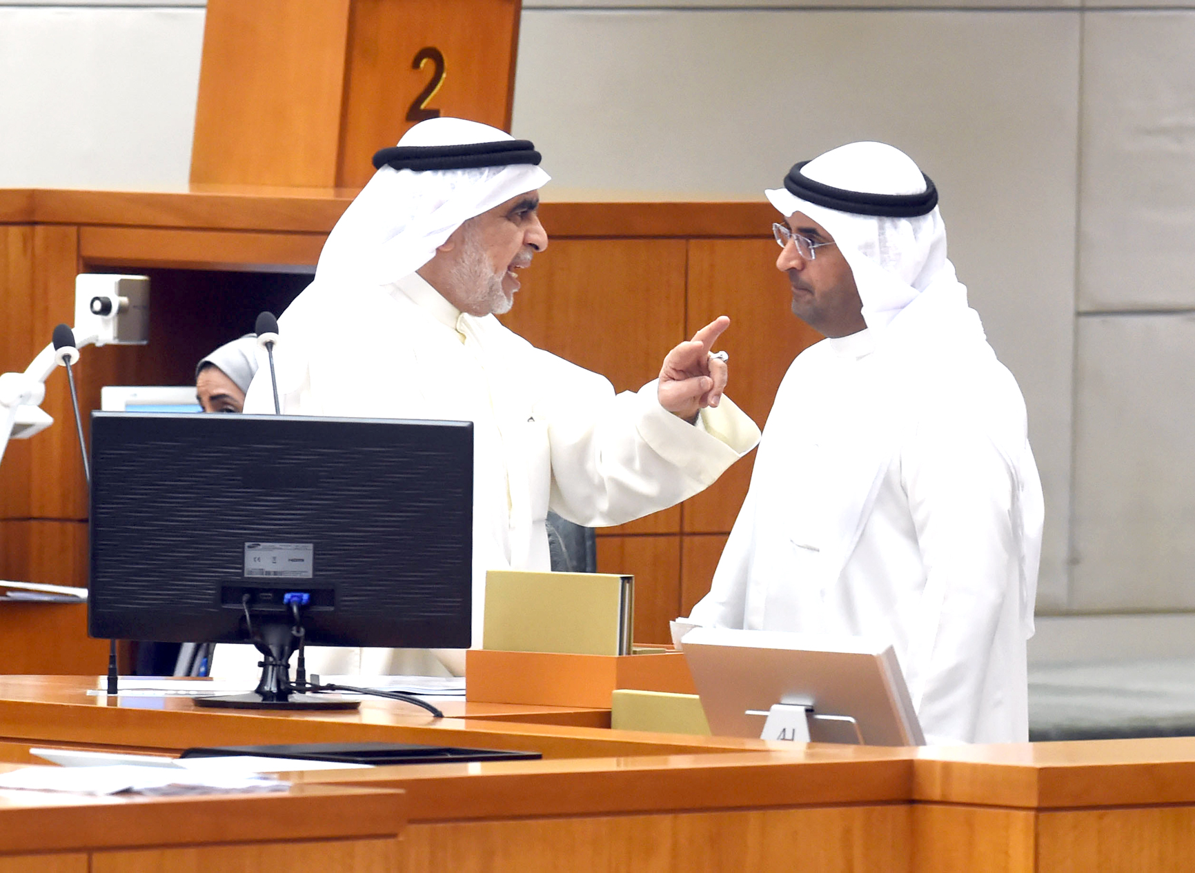 حديث بين عبدالصمد والحجرف