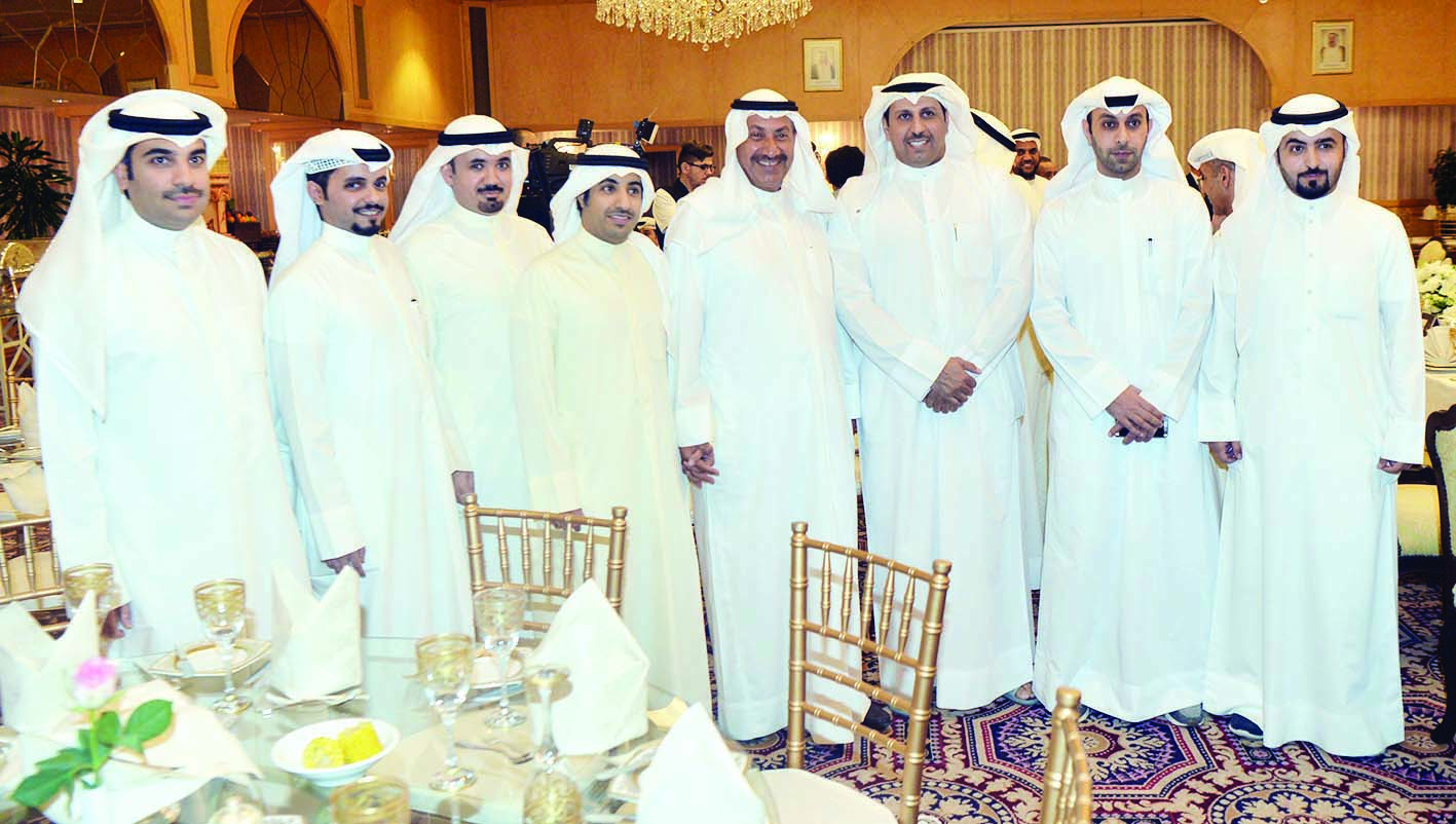 u0627u0644u0648u0632u064au0631 u0627u0644u0631u0648u0645u064a u0645u062au0648u0633u0637u0627 u0645u0648u0638u0641u064a u0627u0644u0628u0644u062fu064au0629                  t                (u062au0635u0648u064au0631 u0646u0627u064au0641 u0627u0644u0639u0642u0644u0629)