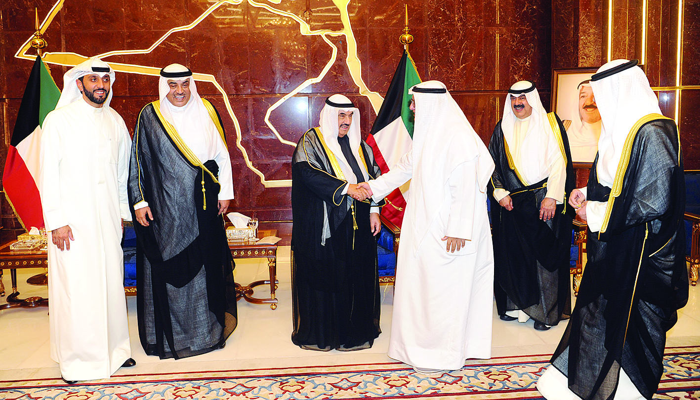 ناصر المحمد وصباح الخالد والجارالله يتلقون التهاني	(تصوير طارق عزالدين)