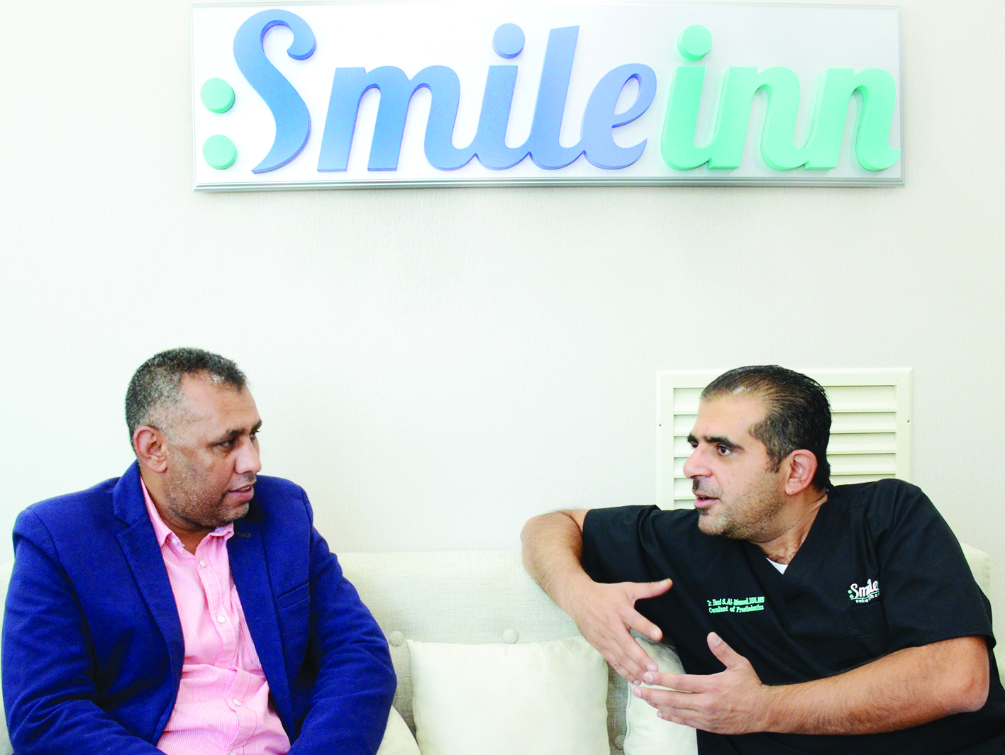 المزيدي يتحدث للزميل عمر العلاس