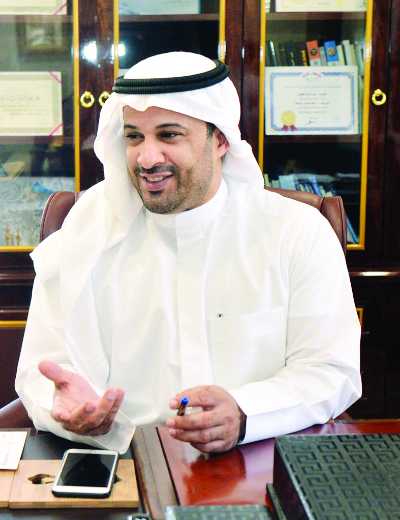 علي المطيري متحدثاً 