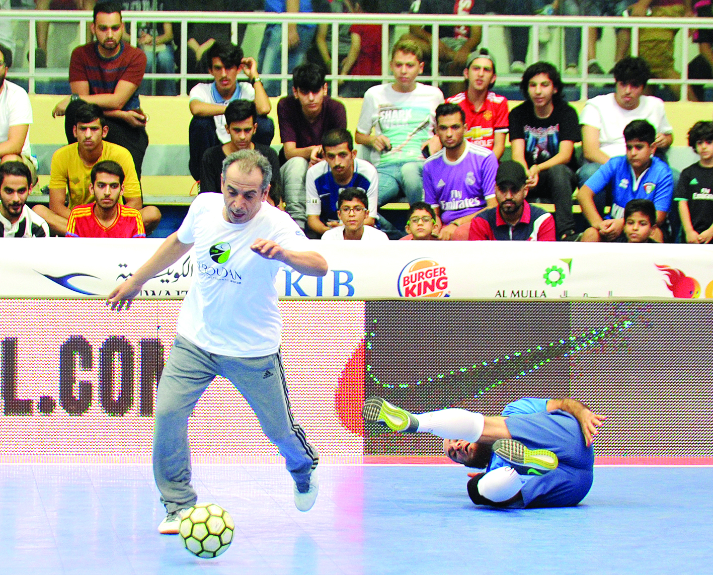 وزير التربية يتخطى بمهارة علام الكندري