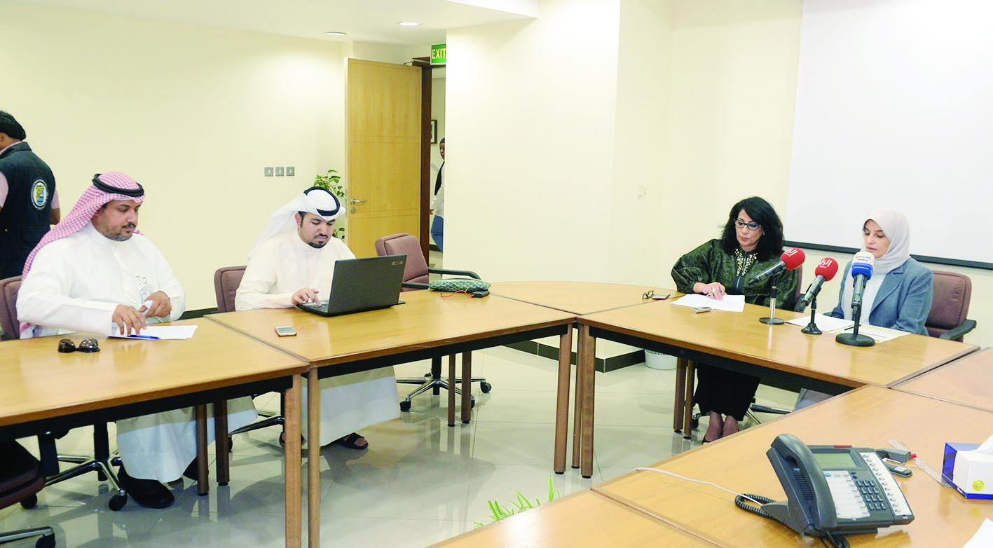 u0627u0644u062cu0627u0631u0627u0644u0644u0647 u062au062au062du062fu062b u0641u064a u0627u0644u0645u0624u062au0645u0631 u0627u0644u0635u062du0627u0641u064a u0648u0625u0644u0649 u062cu0627u0646u0628u0647u0627 u0647u0646u062f u0627u0644u0633u0627u0644u0645t (u062au0635u0648u064au0631 u0632u0643u0631u064au0627 u0639u0637u064au0629)