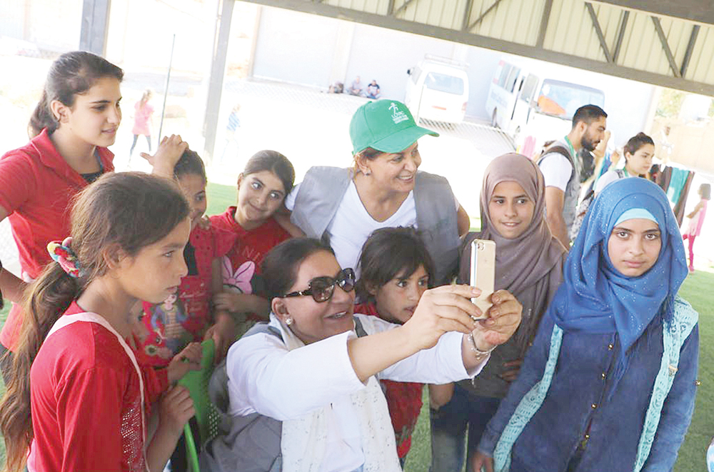 فارعة السقاف وسعاد عبدالله في آخر زيارة للمخيم