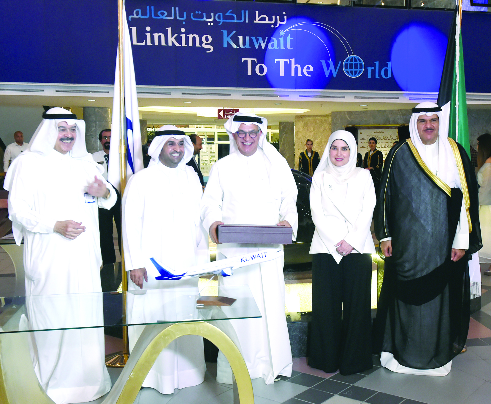 الحجرف وبوشهري والحمود والجاسم خلال تكريم براك الصبيح 	(تصوير أسعد عبدالله)