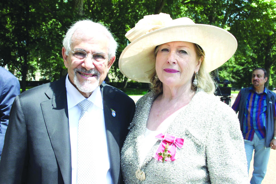 ... u0648u0645u0639 u0632u0648u062cu0647u0627 u0627u0644u062fu0643u062au0648u0631 u0647u0644u0627u0644 u0627u0644u0633u0627u064au0631 