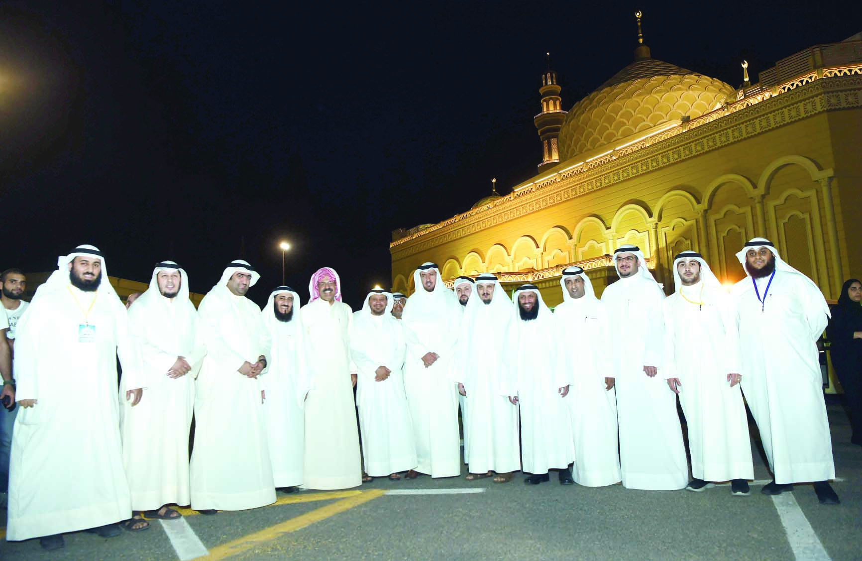 العفاسي متوسطاً أعضاء إدارة مساجد حولي 