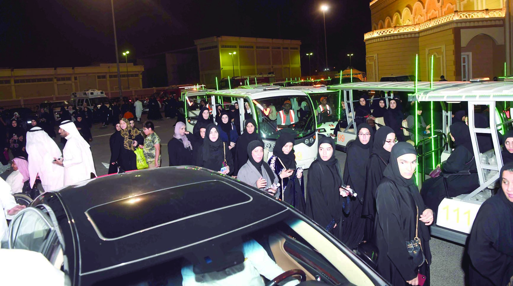 حضور نسائي كثيف