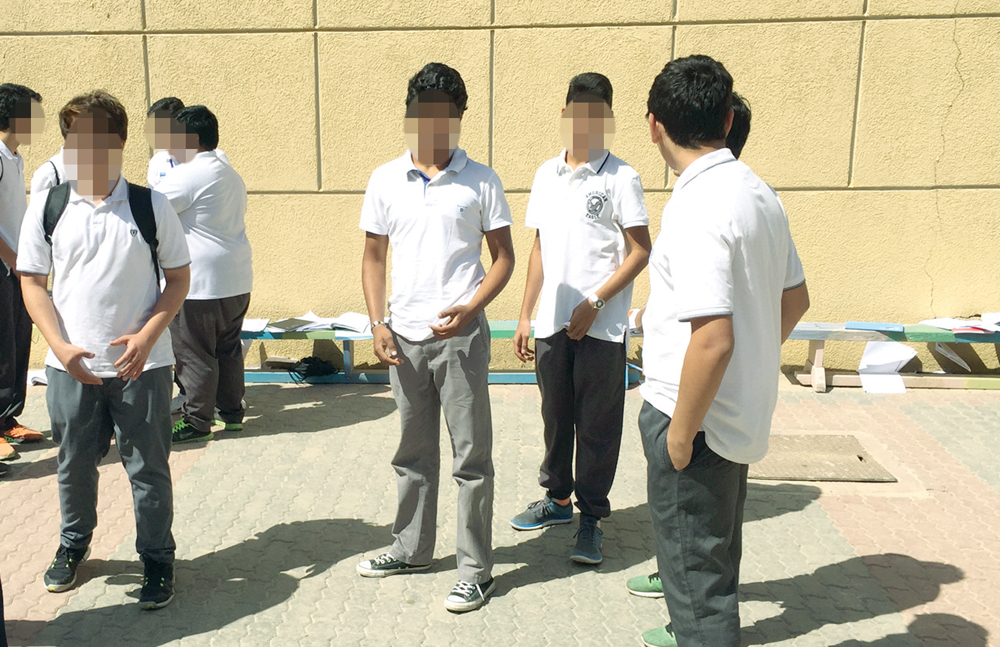 الباحث يتعامل مع الغش والعنف والمخدرات وعشرات السلوكيات الأخرى بلا مقابل 