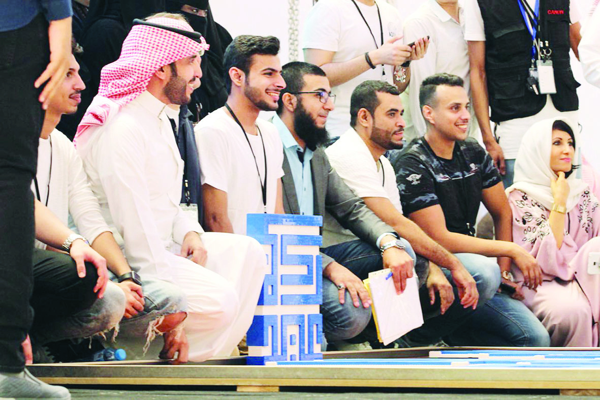 المشاركون في إنجاز العمل