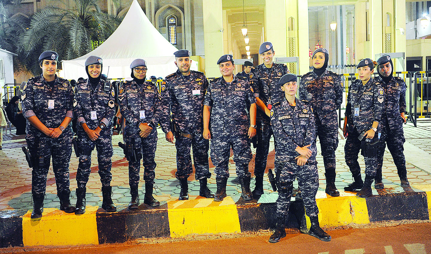 عناصر الأمن النسائي في المسجد الكبير 